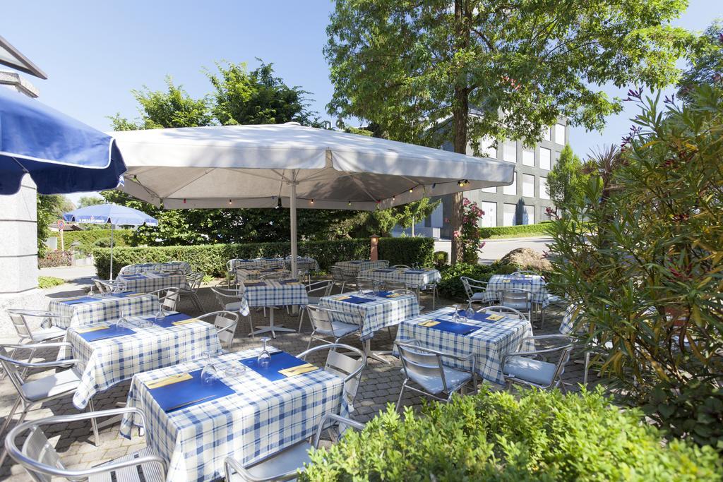 Hotel Fly Away Kloten Bagian luar foto