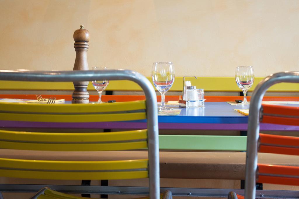 Hotel Fly Away Kloten Bagian luar foto