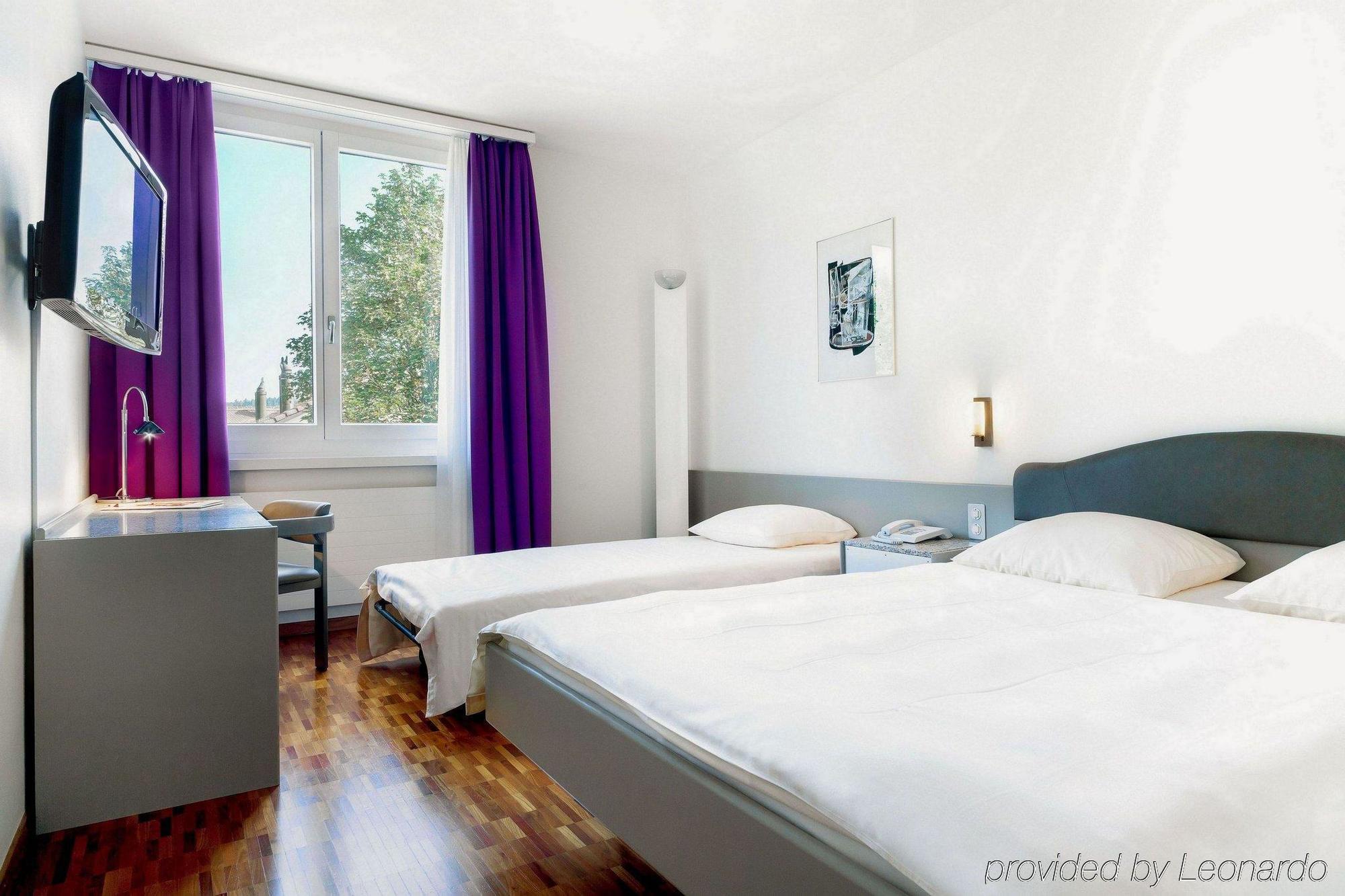 Hotel Fly Away Kloten Bagian luar foto