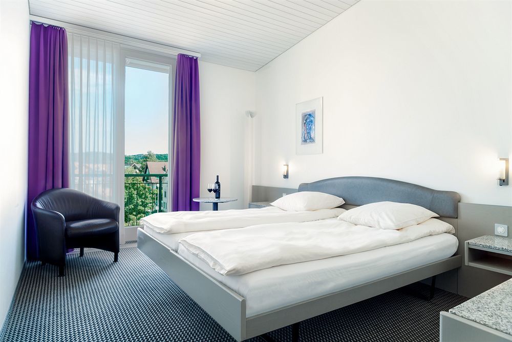Hotel Fly Away Kloten Bagian luar foto
