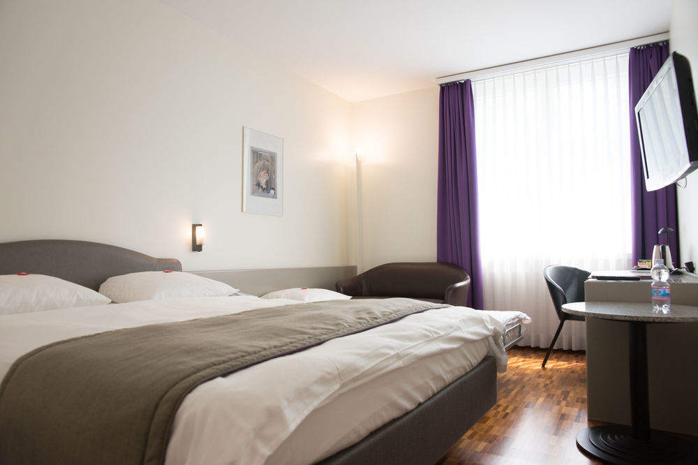 Hotel Fly Away Kloten Bagian luar foto