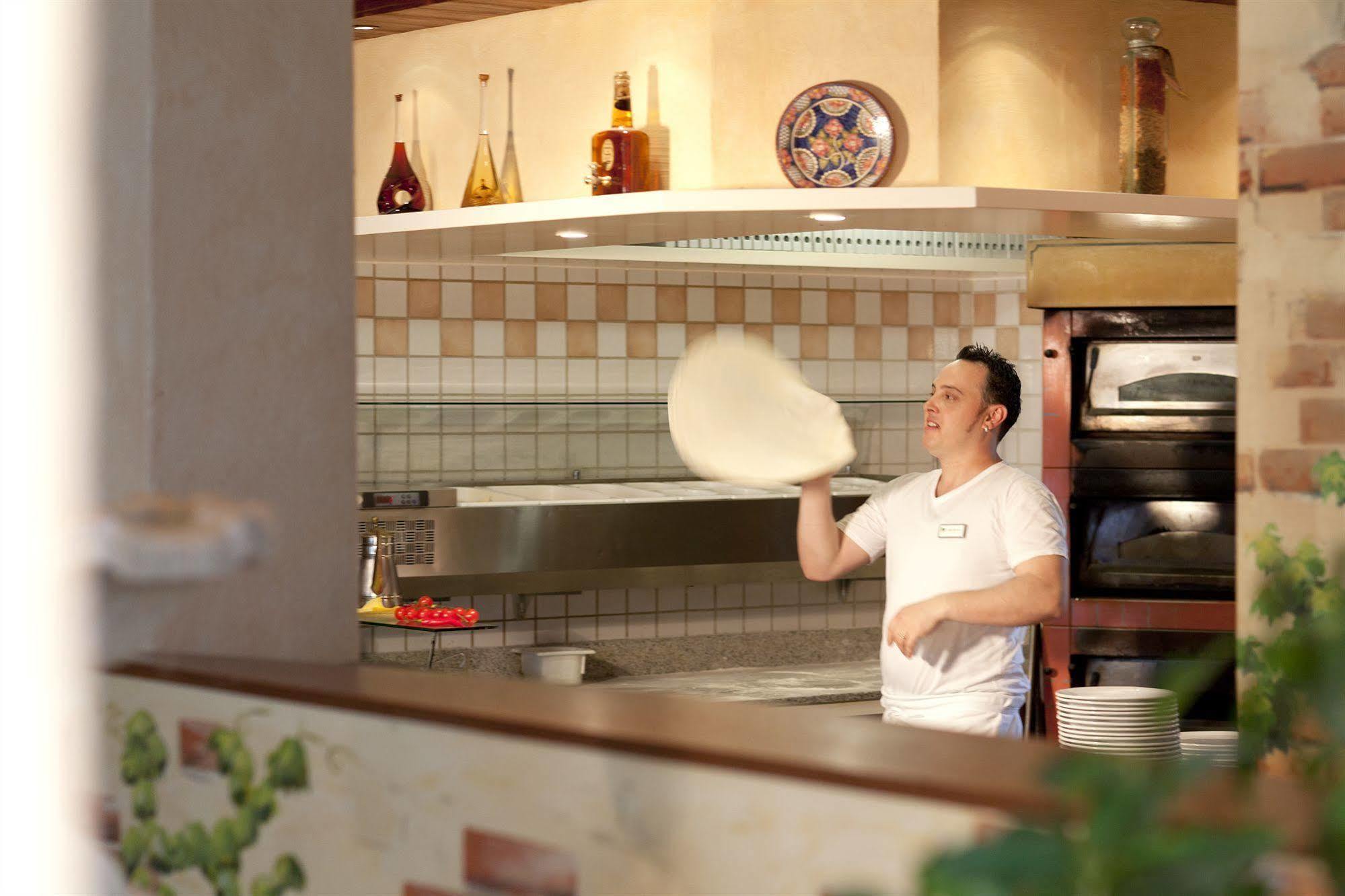 Hotel Fly Away Kloten Restoran foto