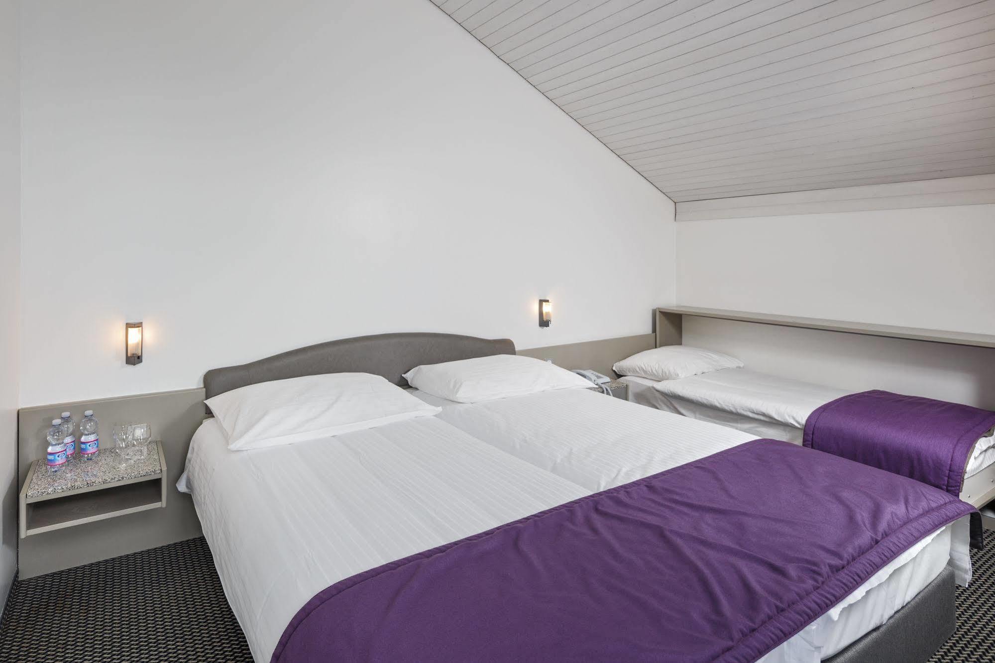 Hotel Fly Away Kloten Bagian luar foto